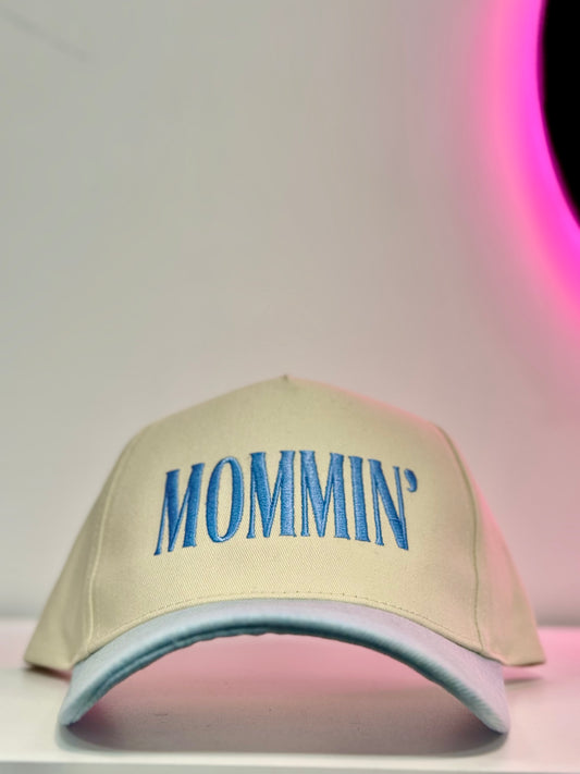 MOMMIN’ Trucker Hat