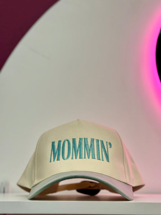 MOMMIN’ Trucker Hat